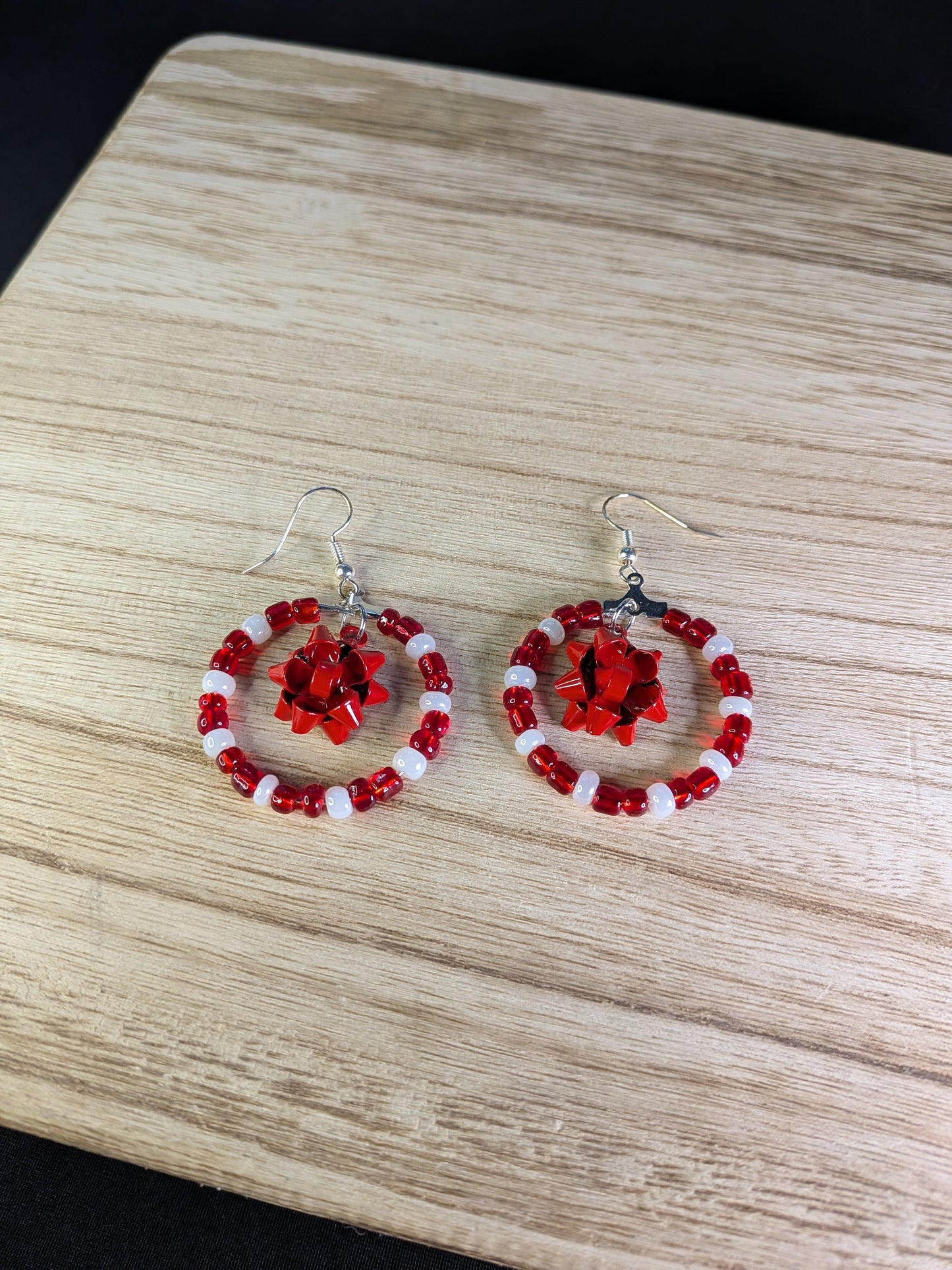 š Red & White Christmas Bow Seed Bead Hoop Earrings ā Festive, Elegant & Cheerful Pretty Pineapple Bead Pretty Pineapple Bead