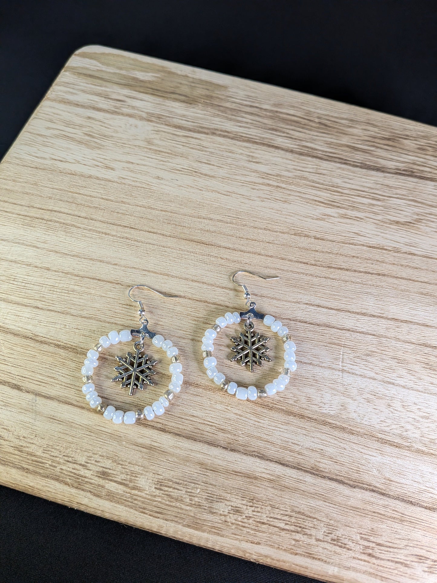 ❄️ White Snowflake Seed Bead Hoop Earrings – Elegant, Festive & Charming Pretty Pineapple Bead Pretty Pineapple Bead