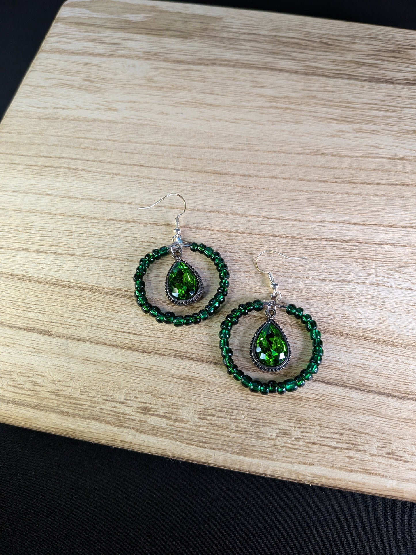 💚 Green Gem Drop Seed Bead Hoop Earrings – Bold, Elegant & Eye-Catching Pretty Pineapple Bead Pretty Pineapple Bead