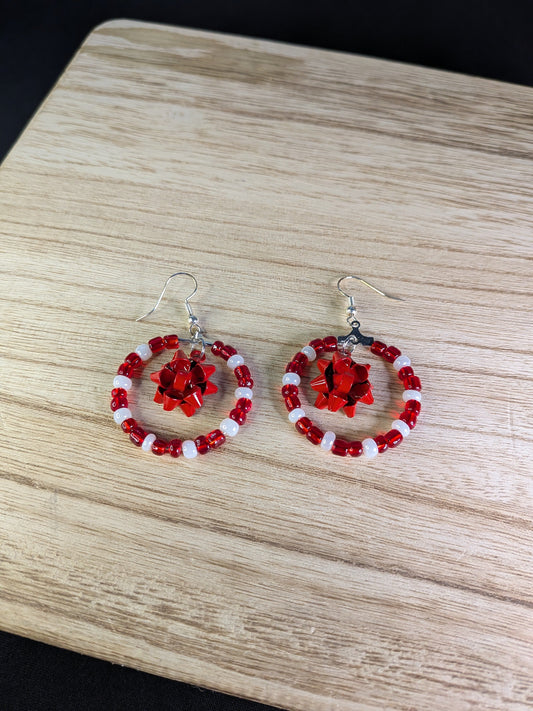 🎀 Red & White Christmas Bow Seed Bead Hoop Earrings – Festive, Elegant & Cheerful Pretty Pineapple Bead Pretty Pineapple Bead
