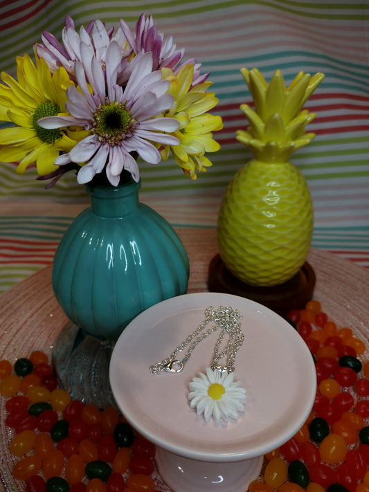 White Daisy Flower Necklace